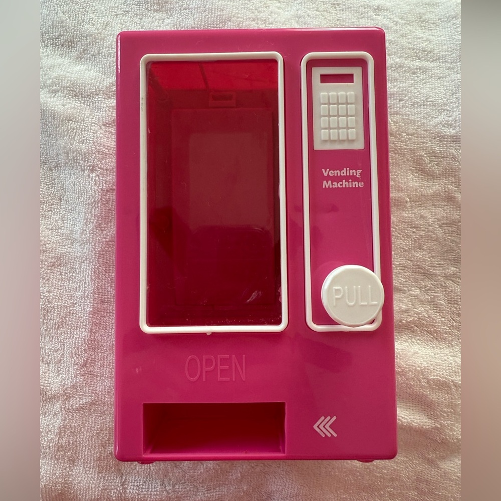 Target Bullseye's Playground Vending Machine Dry Food Dispenser Pink